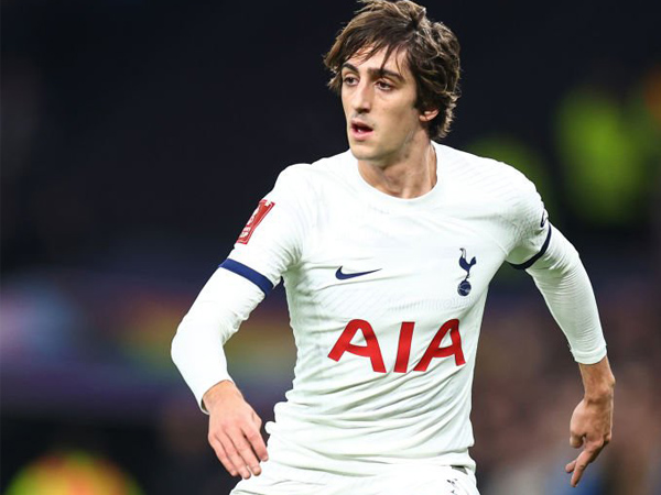 Bologna Ditawari Winger Tottenham Hotspur, Bryan Gil